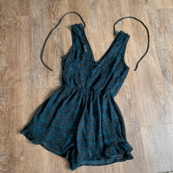 ASTR Floral Ruffle Teal Lined Romper X-Small - Picture 1 of 8